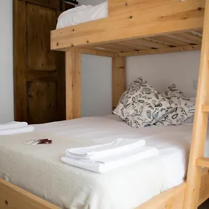 latas-surf-lodge.bilbaohotelsspain.com/